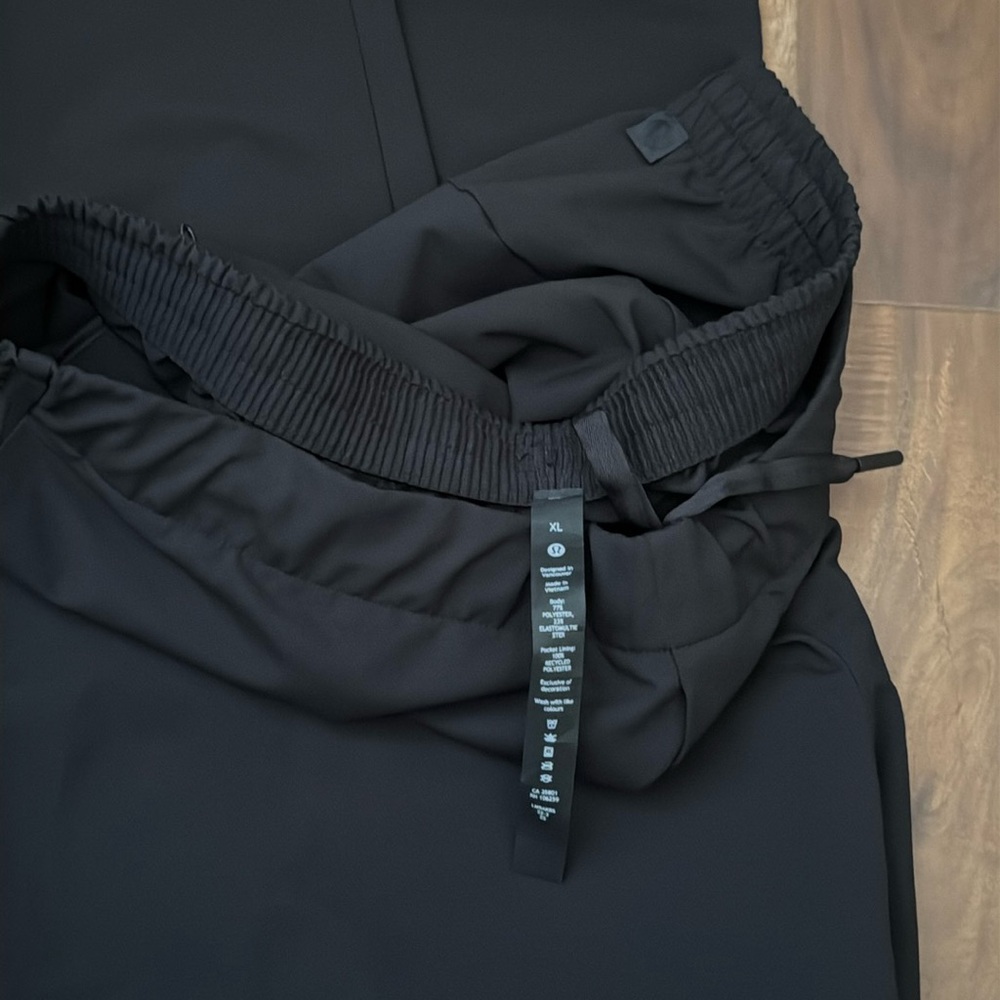 Men’s Lululemon black drawstring, pants size extra large